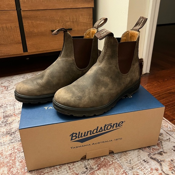 SOLD Blundstone Chelsea boots #585 in rustic brown - Picture 1 of 7